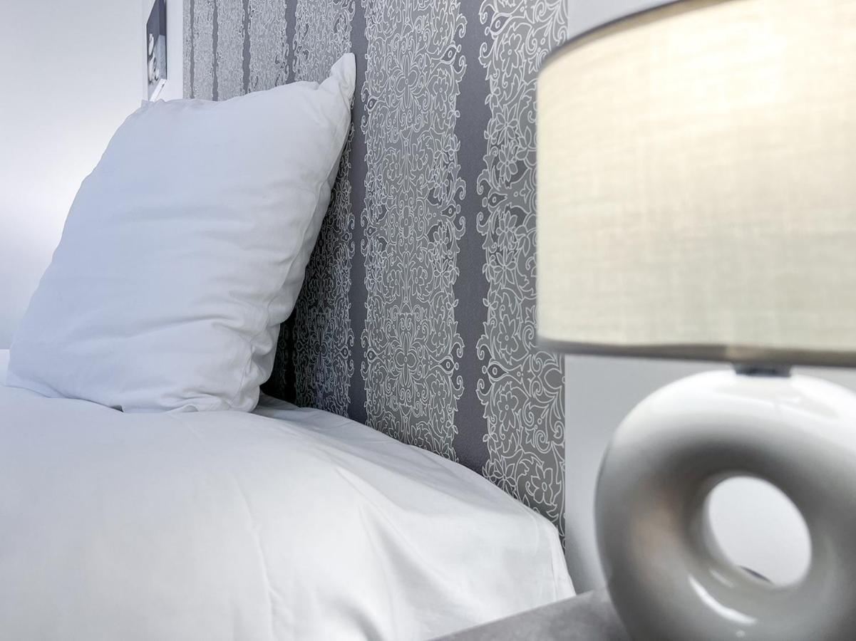 Le Frere Charmes Apartment Aurillac Bagian luar foto